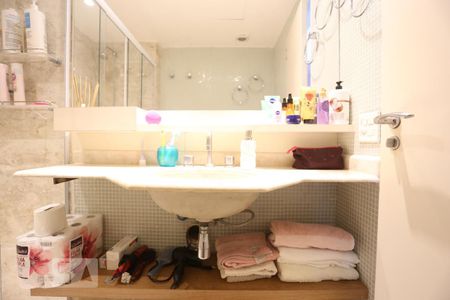 Apartamento à venda com 118m², 3 quartos e 2 vagasBanheiro da Suíte