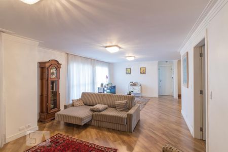 Apartamento para alugar com 184m², 3 quartos e 2 vagas Apartamento para alugar com 184m², 3 quartos e 2 vagasSala