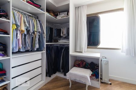 Apartamento para alugar com 184m², 3 quartos e 2 vagas Apartamento para alugar com 184m², 3 quartos e 2 vagasSuíte 3 (closet suíte 2)