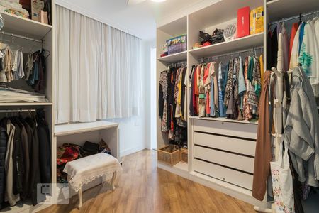 Apartamento para alugar com 184m², 3 quartos e 2 vagas Apartamento para alugar com 184m², 3 quartos e 2 vagasSuíte 3 (closet suíte 2)