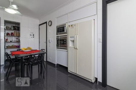 Apartamento para alugar com 184m², 3 quartos e 2 vagas Apartamento para alugar com 184m², 3 quartos e 2 vagasCozinha