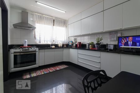 Apartamento para alugar com 184m², 3 quartos e 2 vagas Apartamento para alugar com 184m², 3 quartos e 2 vagasCozinha