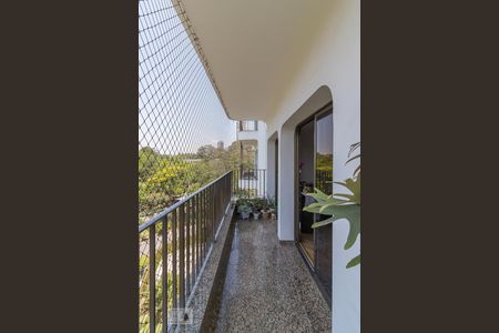 Apartamento para alugar com 184m², 3 quartos e 2 vagas Apartamento para alugar com 184m², 3 quartos e 2 vagasVaranda