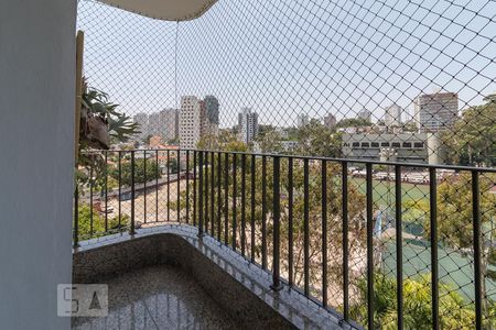 Apartamento para alugar com 184m², 3 quartos e 2 vagas Apartamento para alugar com 184m², 3 quartos e 2 vagasVaranda