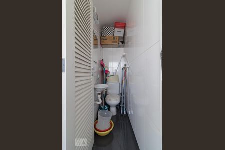 Apartamento para alugar com 184m², 3 quartos e 2 vagas Apartamento para alugar com 184m², 3 quartos e 2 vagasBanheiro de serviço