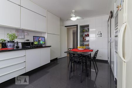 Apartamento para alugar com 184m², 3 quartos e 2 vagas Apartamento para alugar com 184m², 3 quartos e 2 vagasCozinha