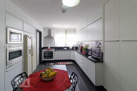 Apartamento para alugar com 184m², 3 quartos e 2 vagas Apartamento para alugar com 184m², 3 quartos e 2 vagasCozinha