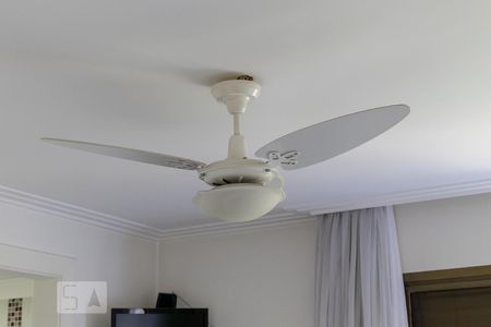 Apartamento para alugar com 184m², 3 quartos e 2 vagas Apartamento para alugar com 184m², 3 quartos e 2 vagasDetalhe da suíte 1