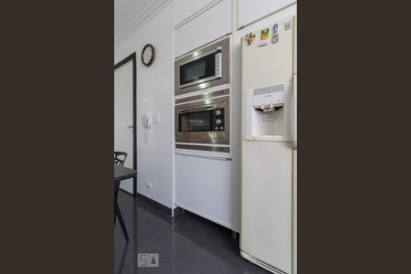 Apartamento para alugar com 184m², 3 quartos e 2 vagas Apartamento para alugar com 184m², 3 quartos e 2 vagasDetalhe Cozinha