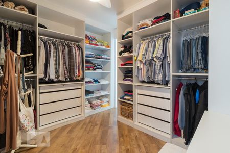 Apartamento para alugar com 184m², 3 quartos e 2 vagas Apartamento para alugar com 184m², 3 quartos e 2 vagasSuíte 3 (closet suíte 2)