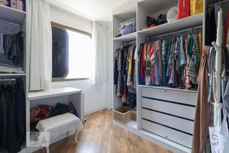 Apartamento para alugar com 184m², 3 quartos e 2 vagas Apartamento para alugar com 184m², 3 quartos e 2 vagasSuíte 3 (closet suíte 2)