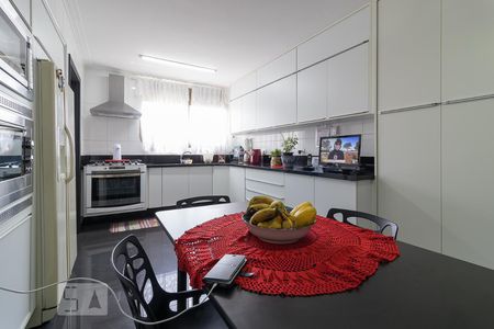 Apartamento para alugar com 184m², 3 quartos e 2 vagas Apartamento para alugar com 184m², 3 quartos e 2 vagasCozinha