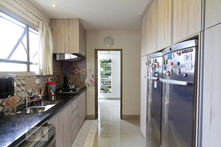 Apartamento à venda com 137m², 4 quartos e 2 vagas Apartamento à venda com 137m², 4 quartos e 2 vagasCozinha