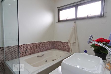 Apartamento à venda com 137m², 4 quartos e 2 vagas Apartamento à venda com 137m², 4 quartos e 2 vagasBanheiro da Suíte