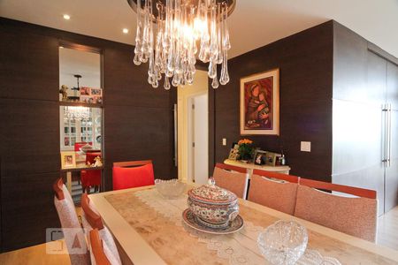 Apartamento à venda com 137m², 4 quartos e 2 vagas Apartamento à venda com 137m², 4 quartos e 2 vagasSala de Jantar