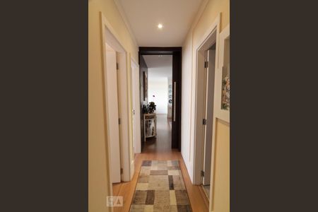 Apartamento à venda com 137m², 4 quartos e 2 vagas Apartamento à venda com 137m², 4 quartos e 2 vagasCorredor