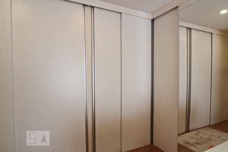 Apartamento à venda com 137m², 4 quartos e 2 vagas Apartamento à venda com 137m², 4 quartos e 2 vagasSuíte