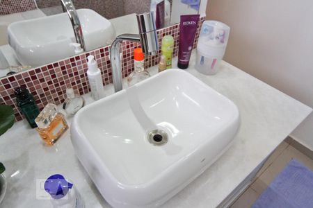 Apartamento à venda com 137m², 4 quartos e 2 vagas Apartamento à venda com 137m², 4 quartos e 2 vagasBanheiro da Suíte