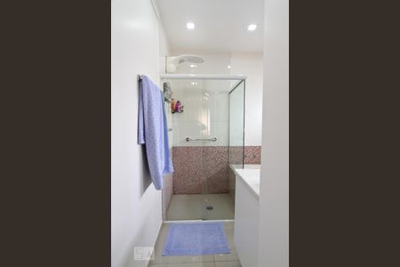 Apartamento à venda com 137m², 4 quartos e 2 vagas Apartamento à venda com 137m², 4 quartos e 2 vagasBanheiro da Suíte