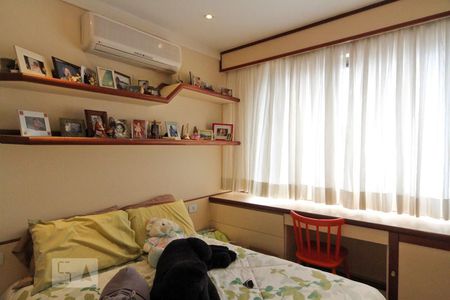 Apartamento à venda com 137m², 4 quartos e 2 vagas Apartamento à venda com 137m², 4 quartos e 2 vagasQuarto