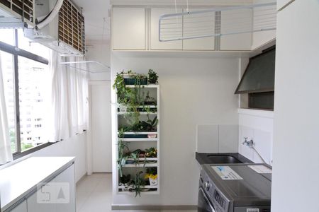 Apartamento à venda com 137m², 4 quartos e 2 vagas Apartamento à venda com 137m², 4 quartos e 2 vagasÁrea de Serviço