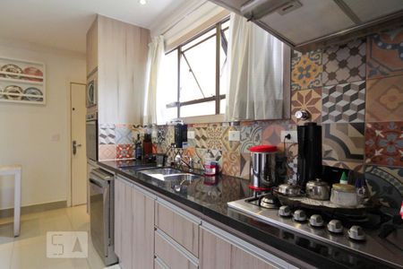 Apartamento à venda com 137m², 4 quartos e 2 vagas Apartamento à venda com 137m², 4 quartos e 2 vagasCozinha
