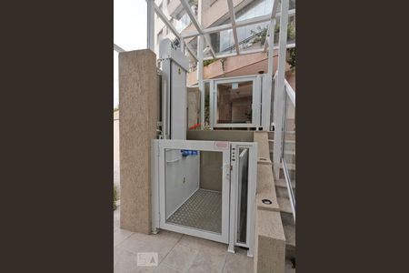 Apartamento à venda com 137m², 4 quartos e 2 vagas Apartamento à venda com 137m², 4 quartos e 2 vagasAcesso cadeirante