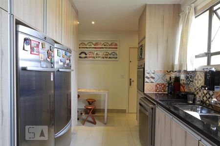 Apartamento à venda com 137m², 4 quartos e 2 vagas Apartamento à venda com 137m², 4 quartos e 2 vagasCozinha