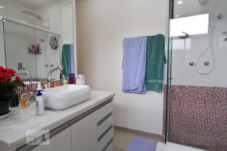 Apartamento à venda com 137m², 4 quartos e 2 vagas Apartamento à venda com 137m², 4 quartos e 2 vagasBanheiro da Suíte