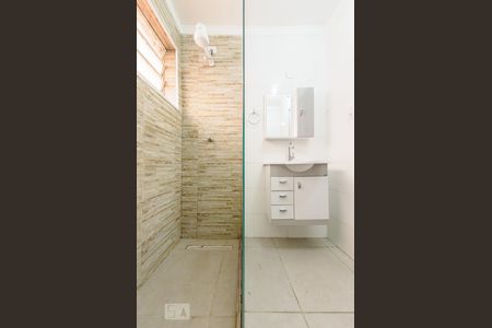Banheiro de apartamento à venda com 1 quarto, 52m² em Vila Lidia, Campinas
