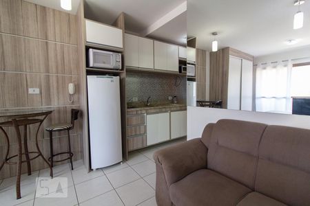 Sala de kitnet/studio para alugar com 1 quarto, 27m² em Centro, Curitiba