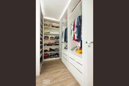 Closet do quarto 2 de apartamento para alugar com 2 quartos, 57m² em Cavalhada, Porto Alegre