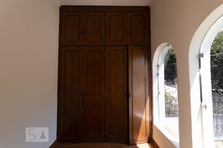 Casa à venda com 300m², 5 quartos e 4 vagasQuarto de serviço