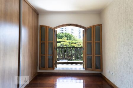 Casa à venda com 300m², 5 quartos e 4 vagasQuarto 2