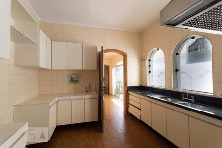 Casa à venda com 300m², 5 quartos e 4 vagasCozinha