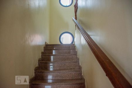 Apartamento à venda com 310m², 5 quartos e 6 vagas Apartamento à venda com 310m², 5 quartos e 6 vagasEscadas