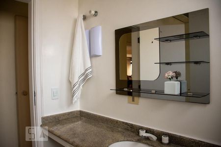 Apartamento à venda com 310m², 5 quartos e 6 vagas Apartamento à venda com 310m², 5 quartos e 6 vagasBanheiro da Suíte 1