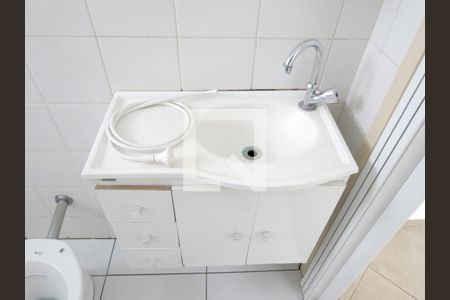 Casa à venda com 85m², 2 quartos e 2 vagasBanheiro Social - Pia e Gabinete