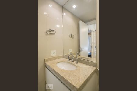 Banheiro de apartamento para alugar com 1 quarto, 48m² em Vila Gertrudes, São Paulo