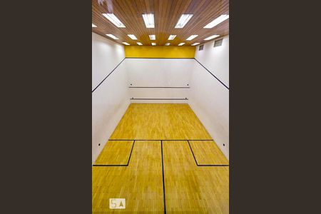 Studio à venda com 40m², 1 quarto e 1 vaga Studio à venda com 40m², 1 quarto e 1 vagaÁrea comum - Quadra de squash