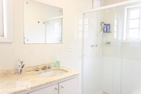 Casa à venda com 296m², 3 quartos e 3 vagasBanheiro suíte 3