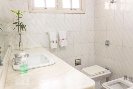 Casa à venda com 296m², 3 quartos e 3 vagasBanheiro suíte 1