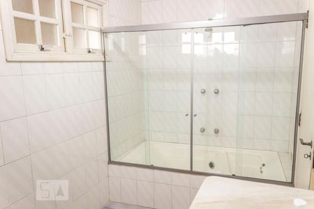 Casa à venda com 296m², 3 quartos e 3 vagasBanheiro suíte 1