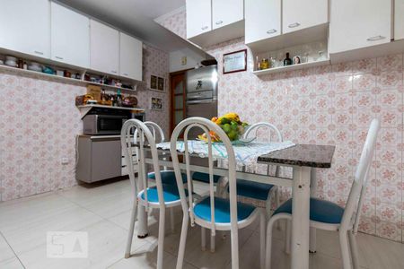 Casa à venda com 160m², 3 quartos e 2 vagas Casa à venda com 160m², 3 quartos e 2 vagasCozinha