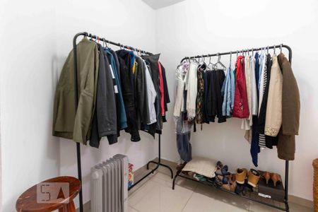 Casa à venda com 160m², 3 quartos e 2 vagas Casa à venda com 160m², 3 quartos e 2 vagasCloset Quarto 3 - Suite