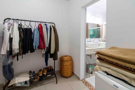 Casa à venda com 160m², 3 quartos e 2 vagas Casa à venda com 160m², 3 quartos e 2 vagasCloset Quarto 3 - Suite