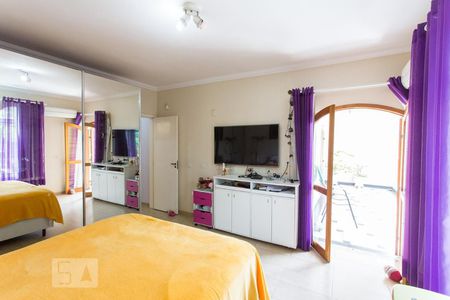 Casa à venda com 350m², 4 quartos e 4 vagasSuíte 2