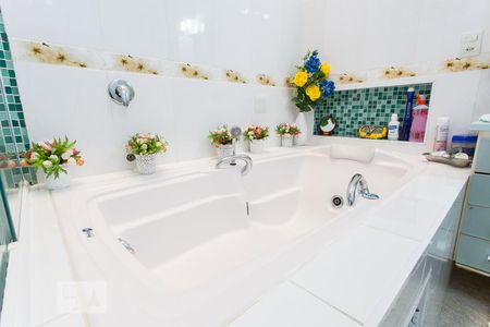 Casa à venda com 350m², 4 quartos e 4 vagasBanheiro da Suíte 1