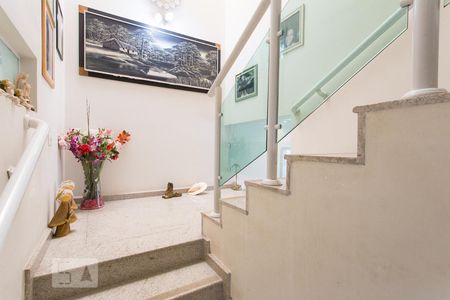 Casa à venda com 350m², 4 quartos e 4 vagasEscada