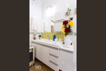 Casa à venda com 350m², 4 quartos e 4 vagasBanheiro Social